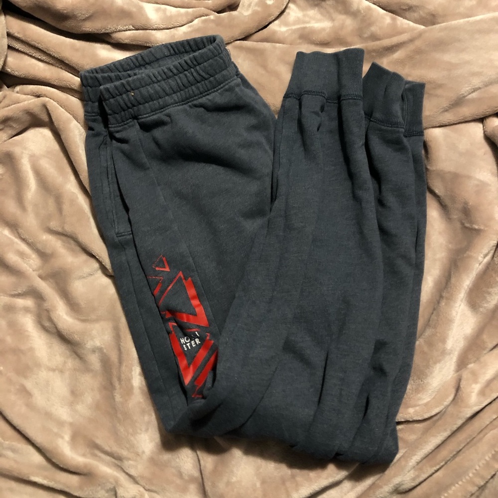 Hollister joggers